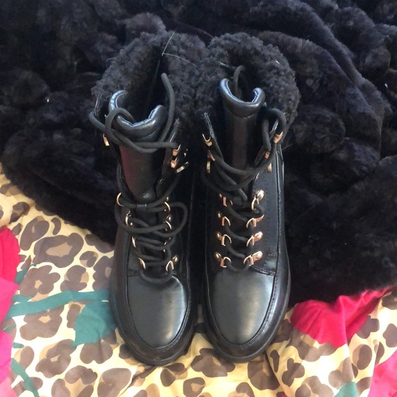 GUESS “Taanya” Platform Ankle  Boots size 8 - Picture 2 of 3